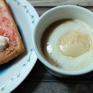 インスタントコーヒーを煮て美味しく♪（苺アイス）